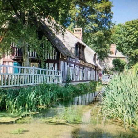 Le Clos-Masure de Béatrice Montreuil-en-Caux Esterno foto