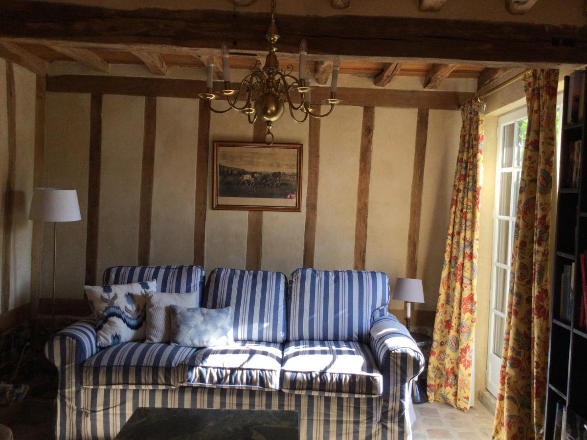 Le Clos-Masure de Béatrice Montreuil-en-Caux Esterno foto