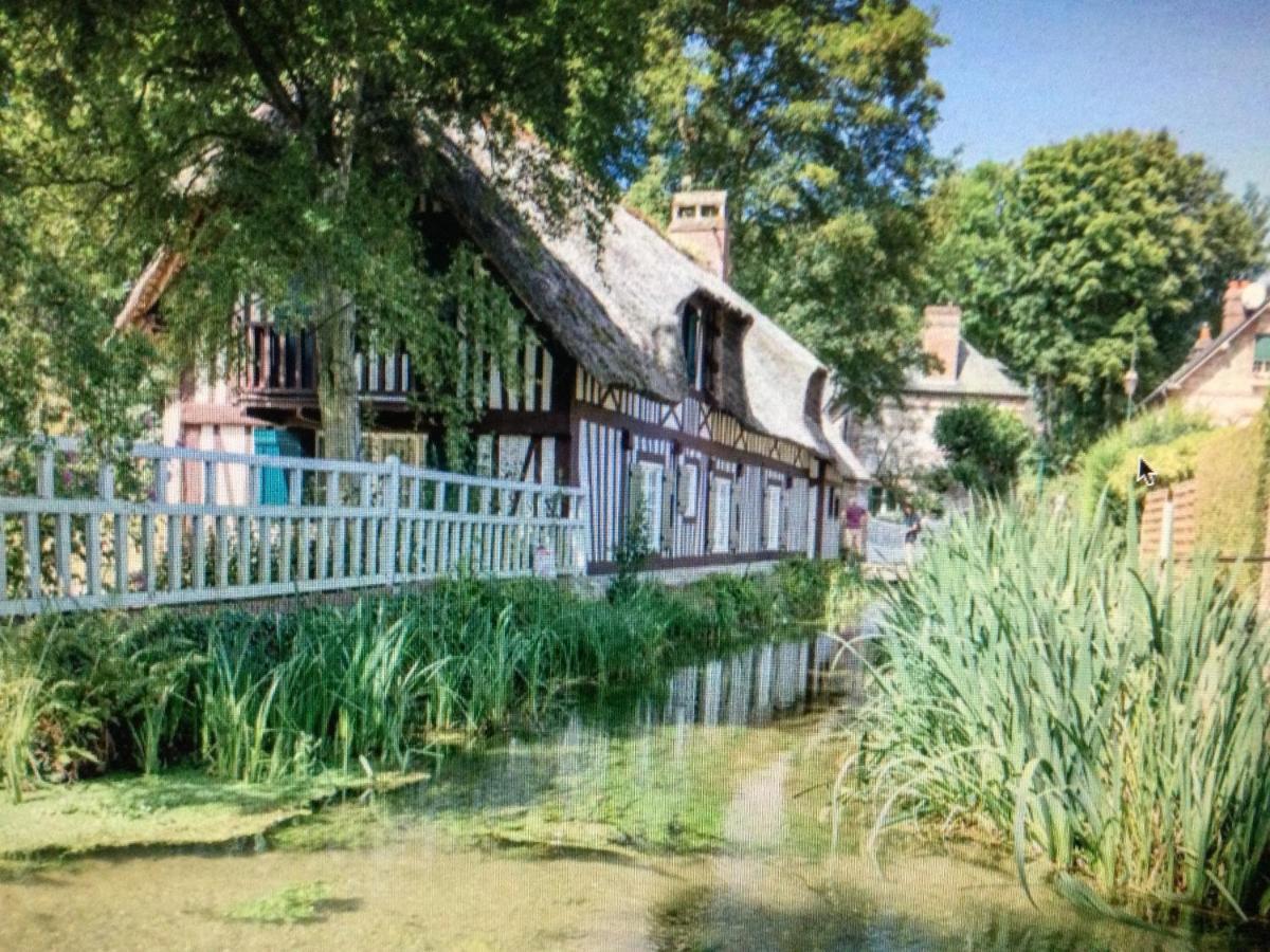 Le Clos-Masure de Béatrice Montreuil-en-Caux Esterno foto